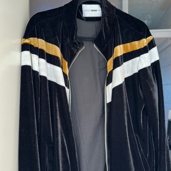 Don’t wear anyone - Picture 1 of 5